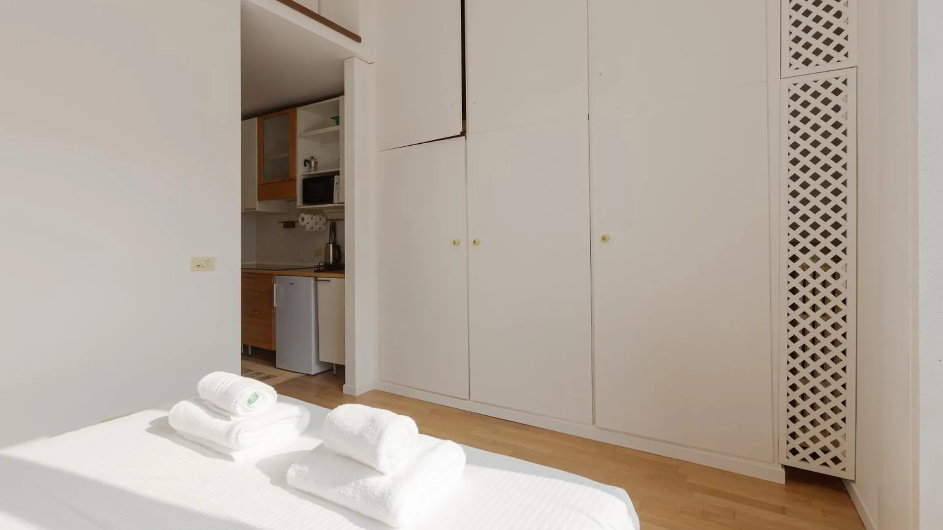 Garibaldi & Isola District Functional Apartment Milan Italy